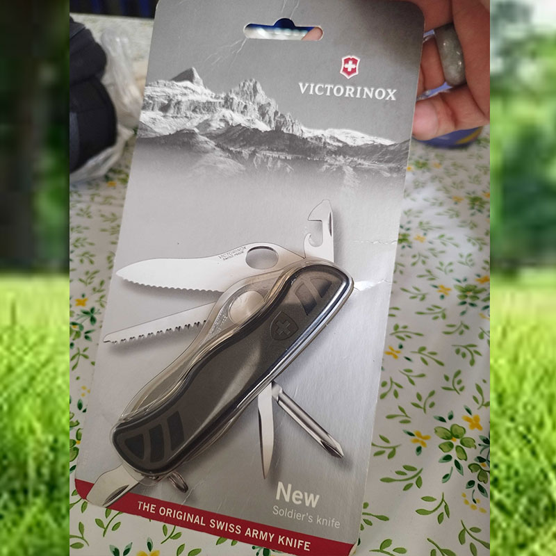 มีดพับ มีดพก Victorinox Swiss Soldier's Knife - Large Pocket Knife with Screwdriver (0.8461.MWCH)